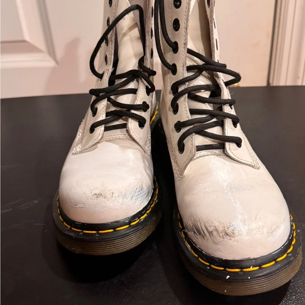 Dr. Martens White Ankle combat size 6 Boots